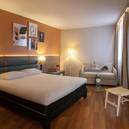 Ibis Golfe De Saint-tropez 호텔