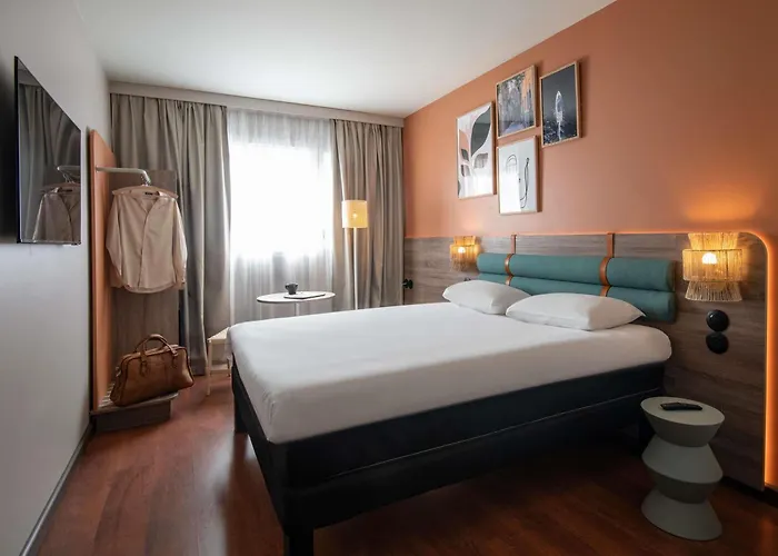 Ibis Golfe De Saint-tropez מלון קוגולין