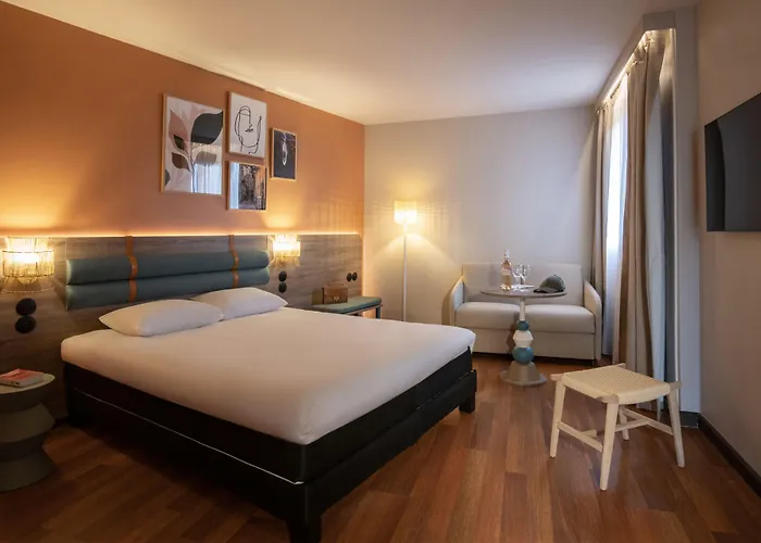 Ibis Golfe De Saint-tropez 3* קוגולין